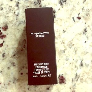 NIB MAC face and body foundation - N1